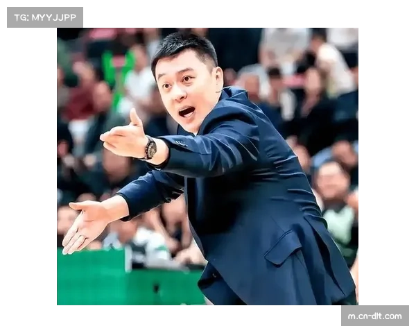 杨鸣针对周琦设计电梯门战术，利用掩护创造外线投篮机会